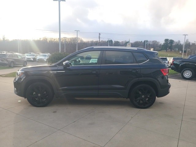 Used 2024 Volkswagen Taos SE w/ Panoramic Sunroof Package image 4