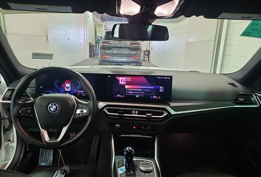 Used 2023 BMW i4 eDrive40 RWD image 6
