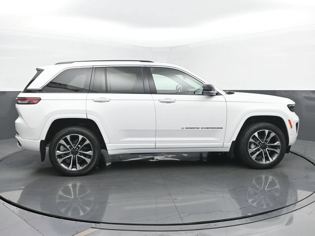 Used 2023 Jeep Grand Cherokee Overland AWD/4WD image 6