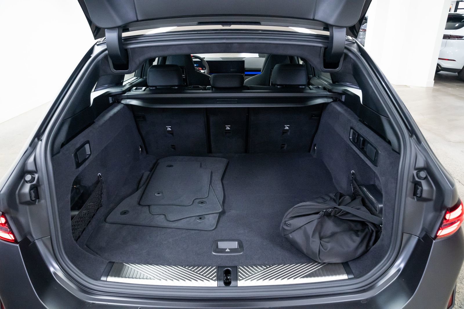 Used 2025 BMW M5 Touring image 8