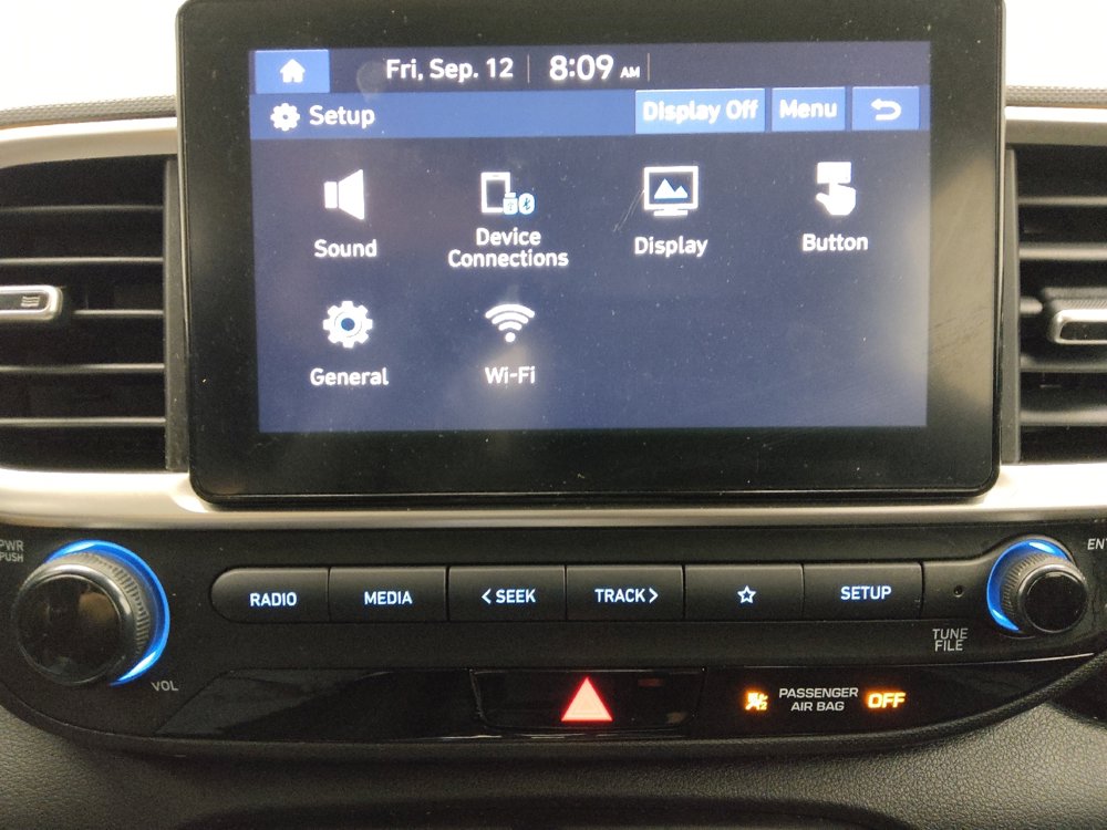 Used 2021 Hyundai Venue SEL image 25