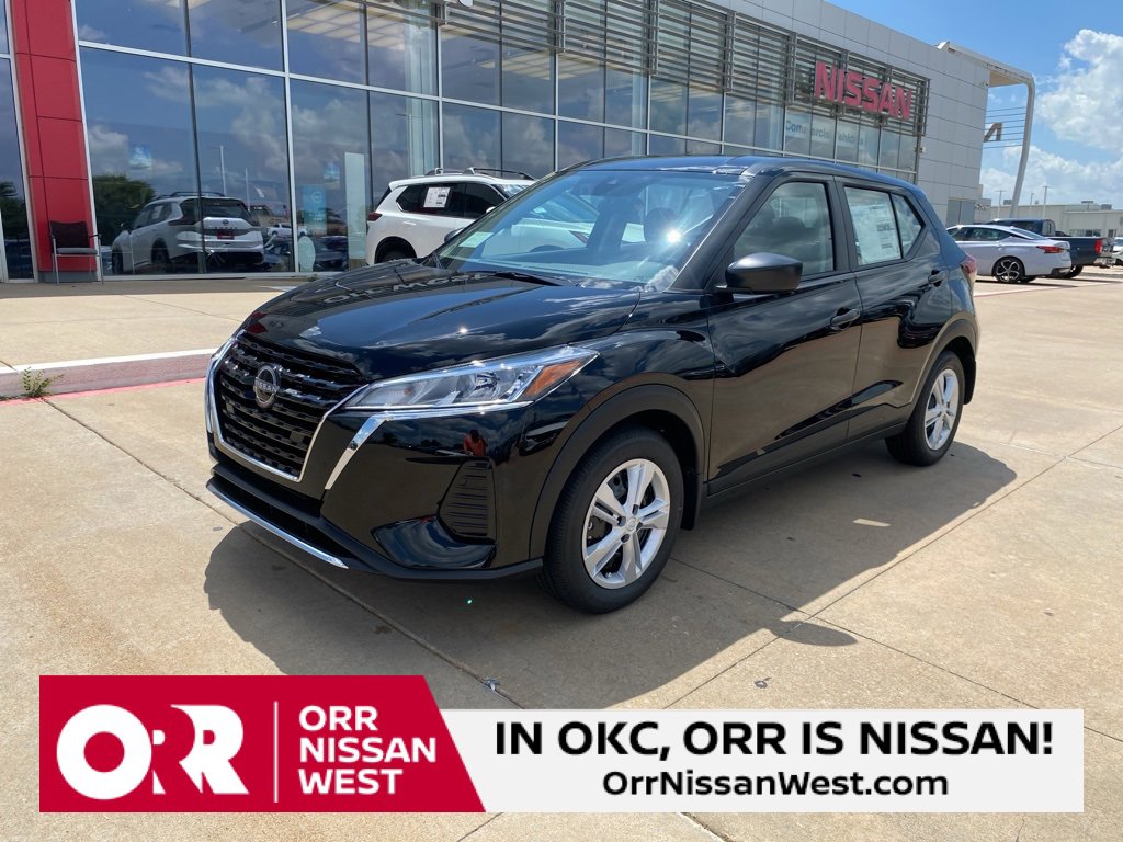 New 2025 Nissan Kicks Play S image 1