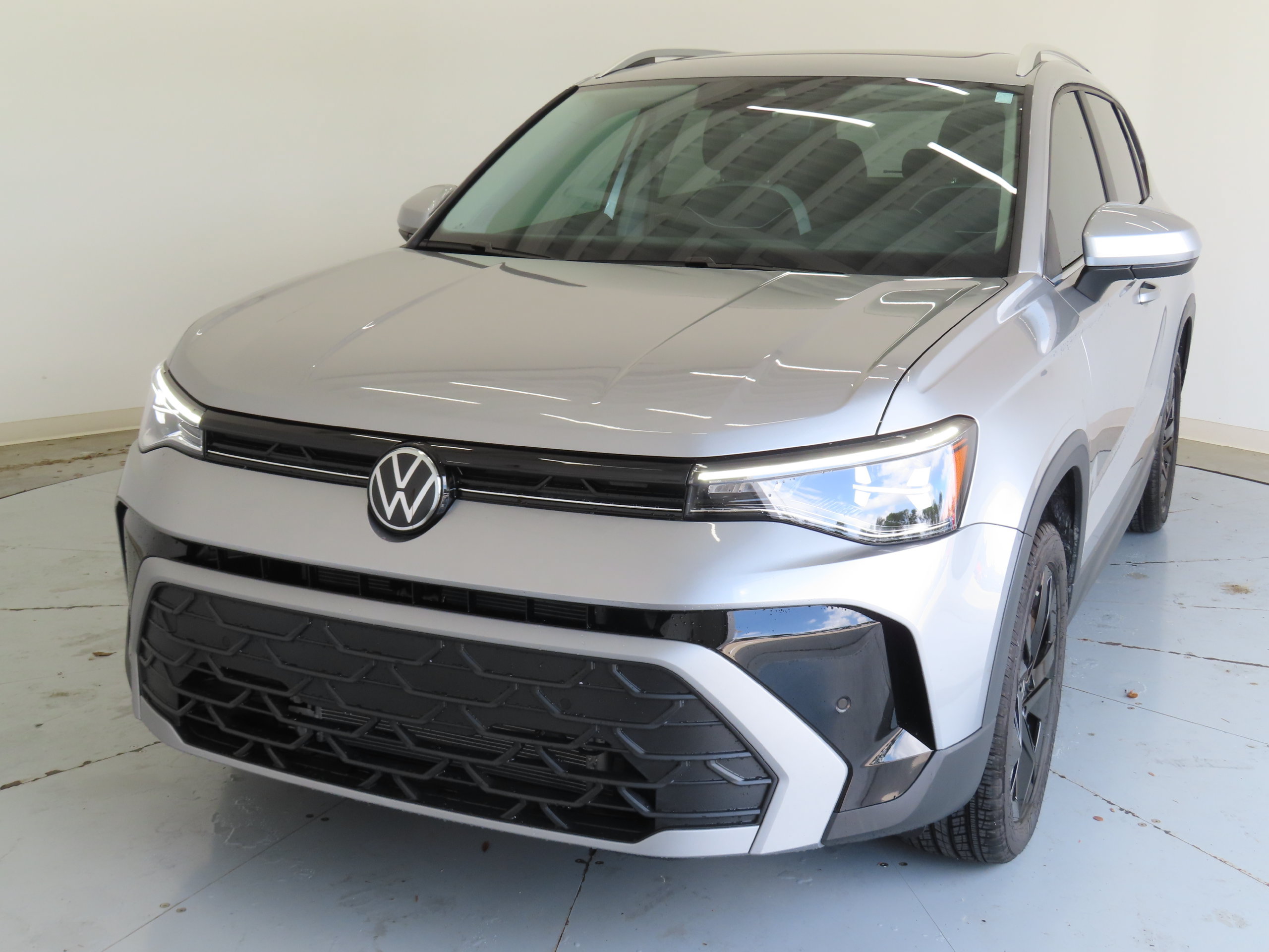 New 2026 Volkswagen Taos SE FWD image 8