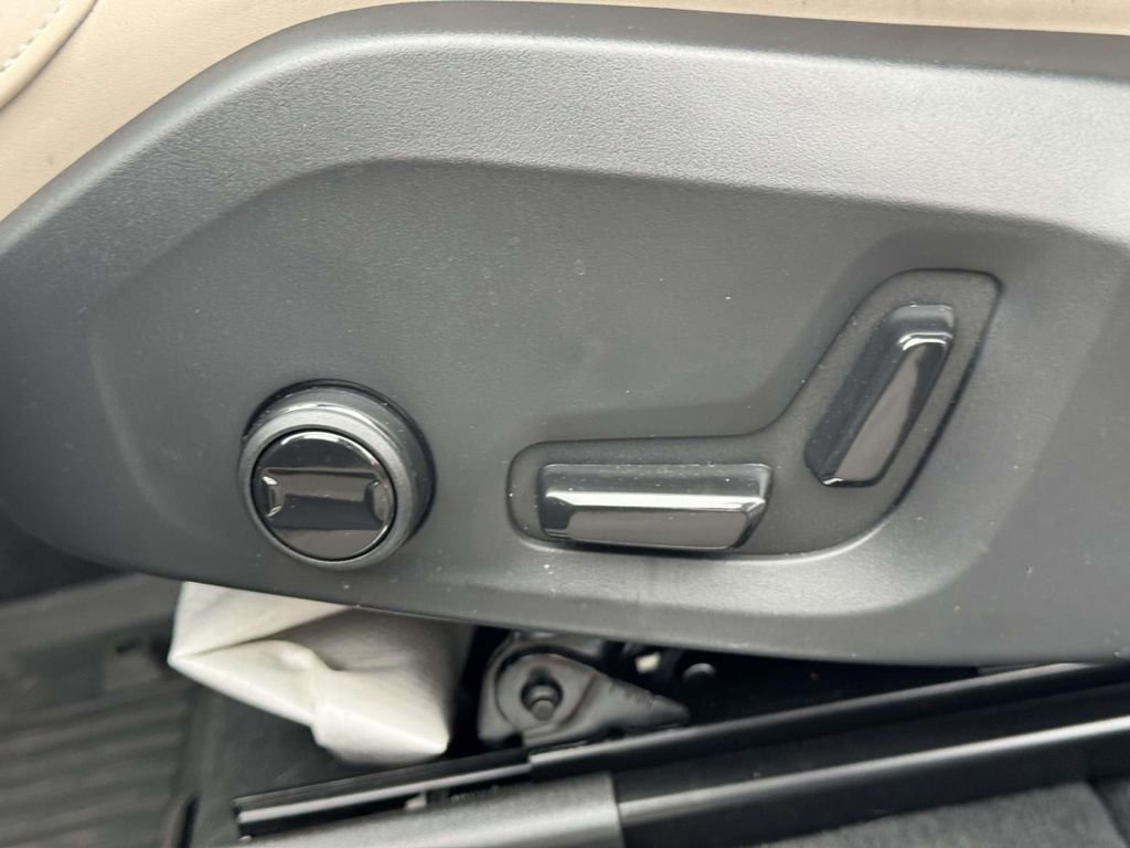 Certified 2026 Volvo XC90 B6 Plus w/ Protection Package image 18