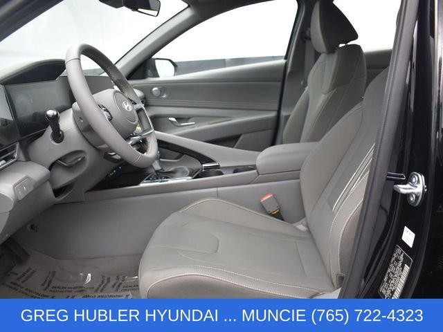 Used 2025 Hyundai Elantra SEL FWD image 24