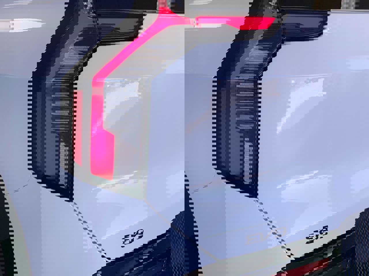 New 2026 Kia EV9 Land image 9