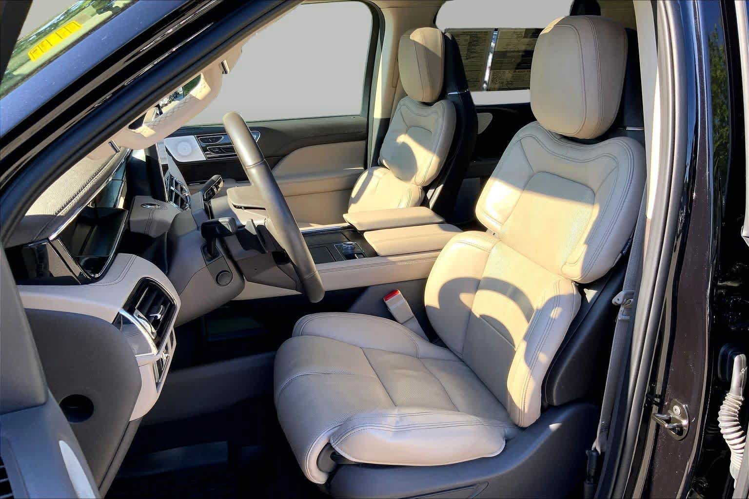 Used 2024 Lincoln Navigator Reserve AWD/4WD image 9