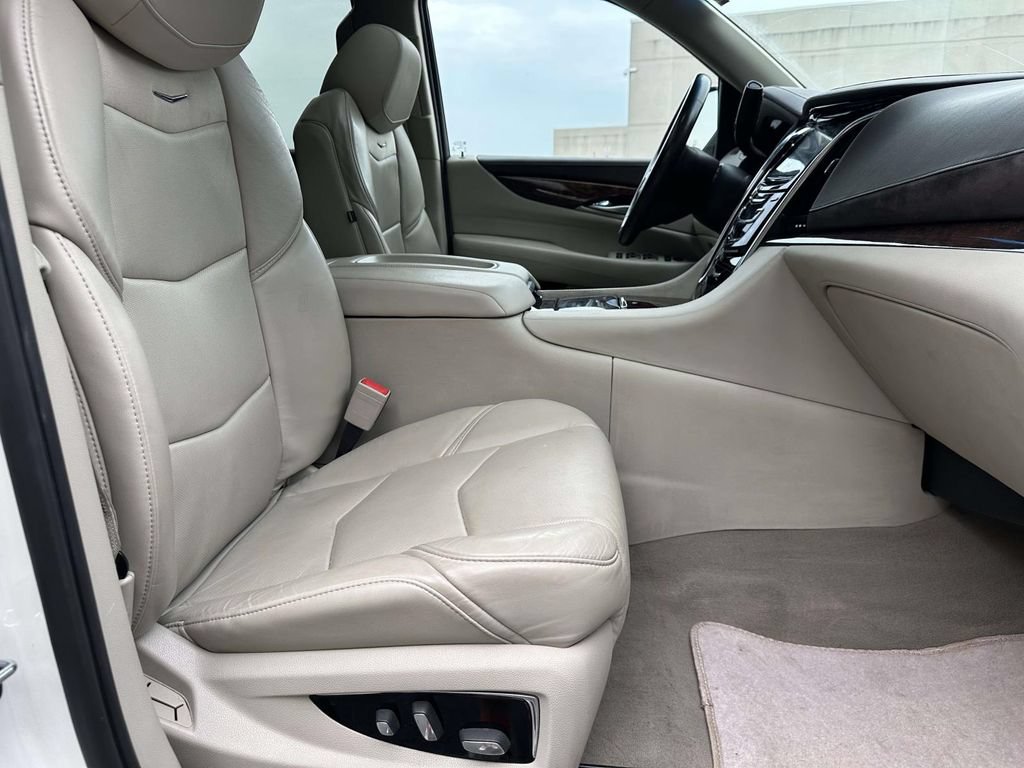 Used 2015 Cadillac Escalade Premium AWD/4WD image 7