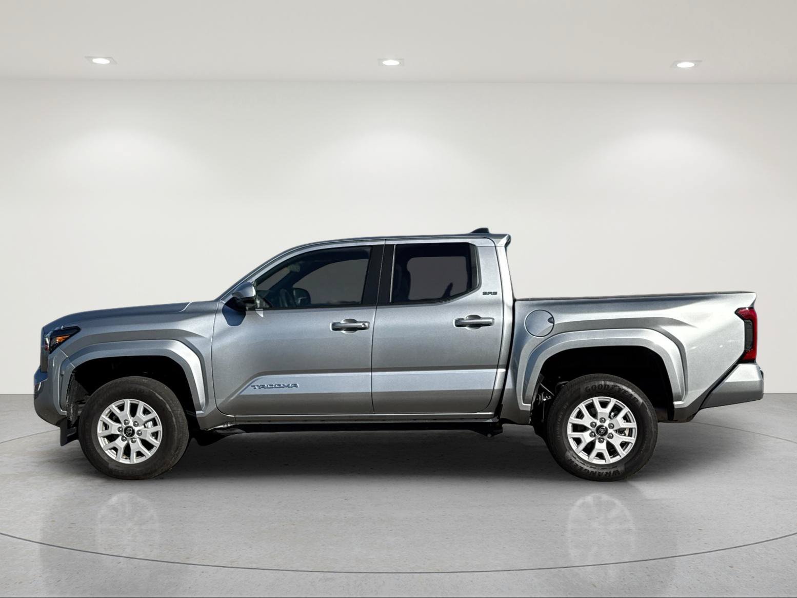 Used 2026 Toyota Tacoma SR5 AWD/4WD image 2