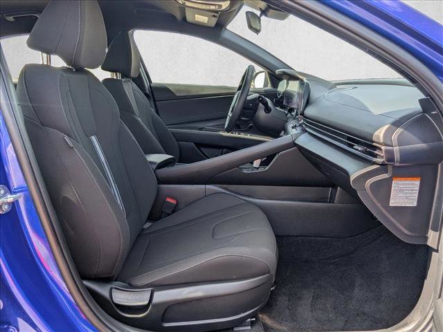 Used 2025 Hyundai Elantra SEL image 20
