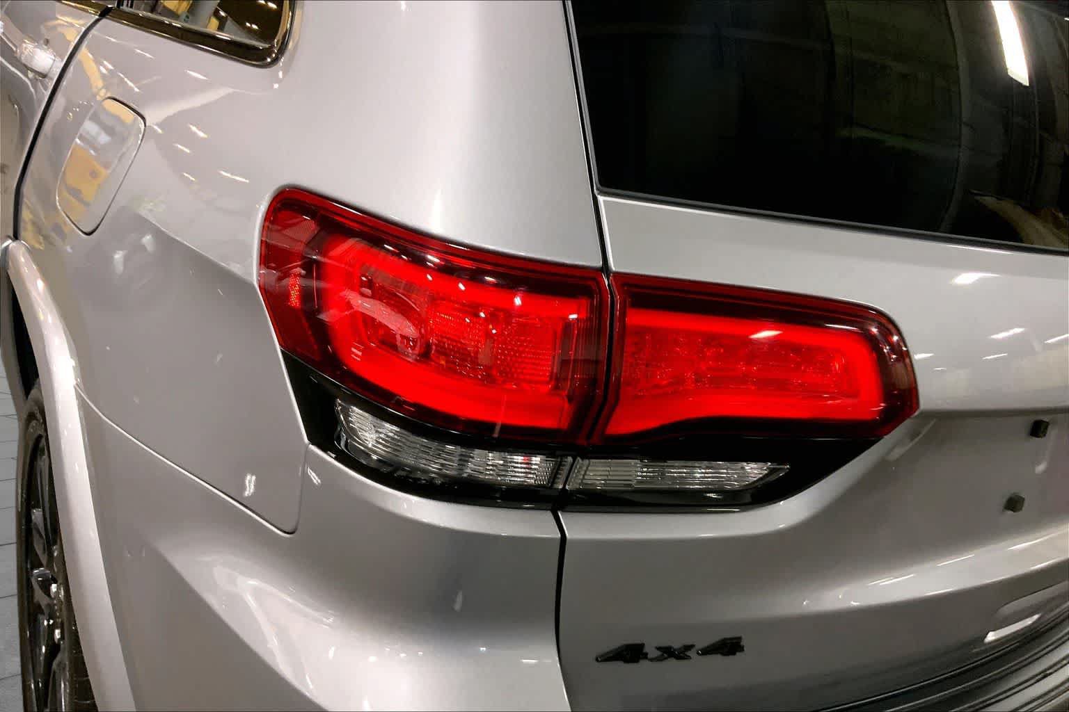 Used 2020 Jeep Grand Cherokee Altitude AWD/4WD image 29