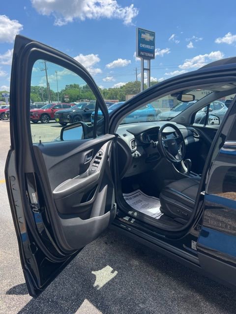 Used 2019 Chevrolet Trax LT w/ LT Convenience Package FWD image 19