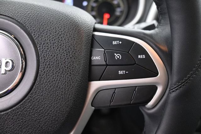 Used 2018 Jeep Cherokee Overland AWD/4WD image 24