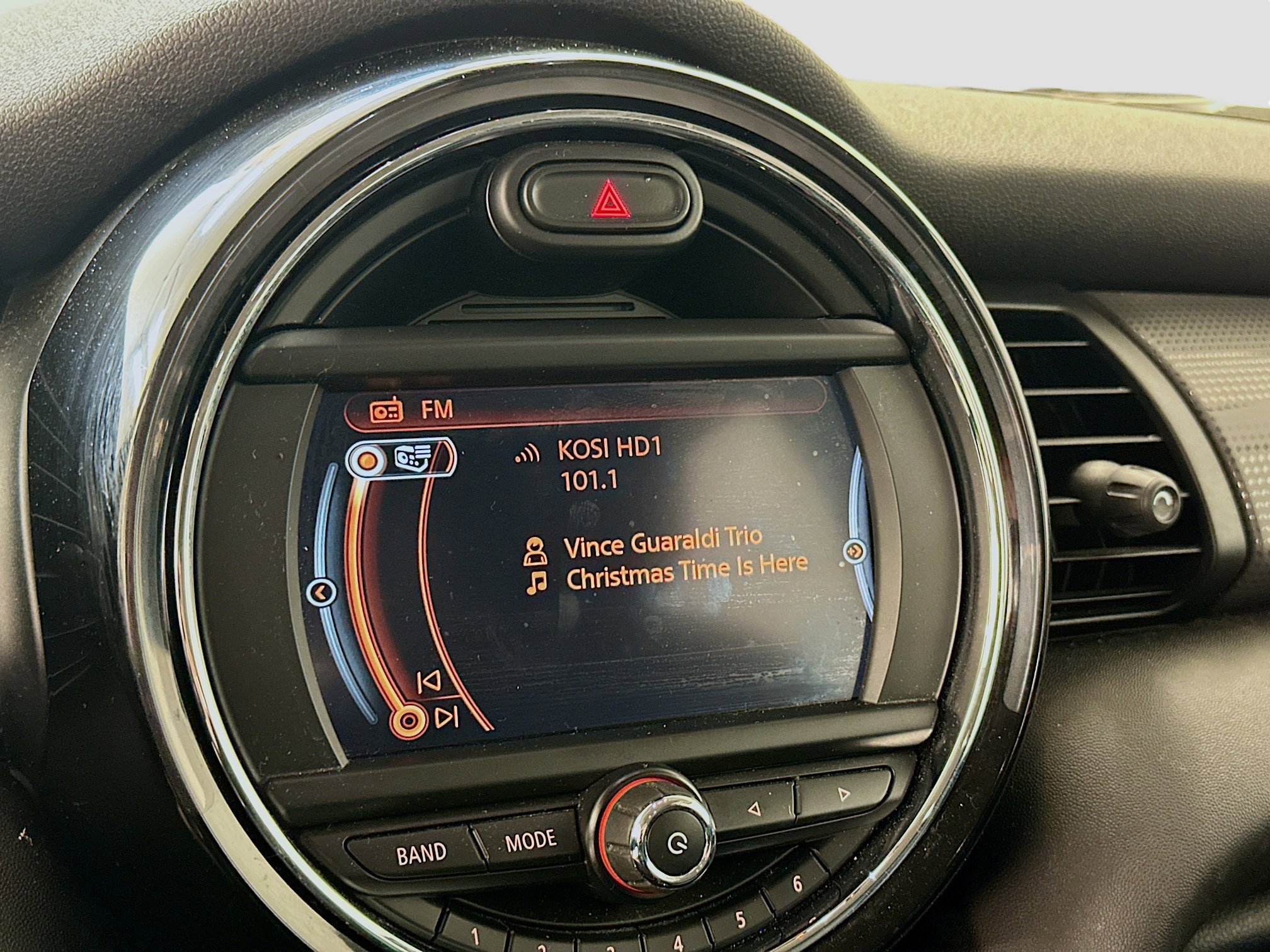 Used 2018 MINI Cooper 4-Door Hardtop image 21