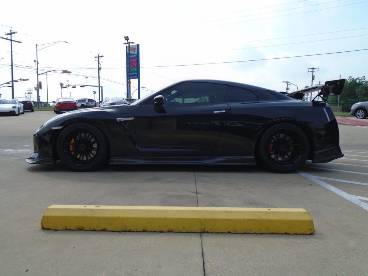 Used 2016 Nissan GT-R Premium AWD/4WD image 4