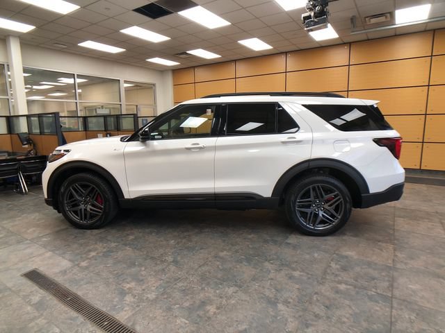 Used 2025 Ford Explorer ST-Line w/ Premium Package AWD/4WD image 4