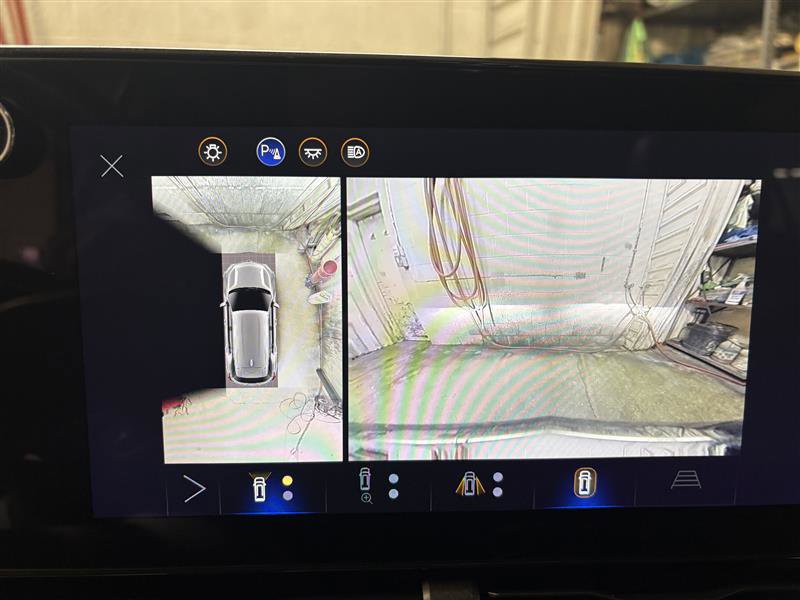 Used 2025 Chevrolet Equinox LT w/ Convenience Package II image 16