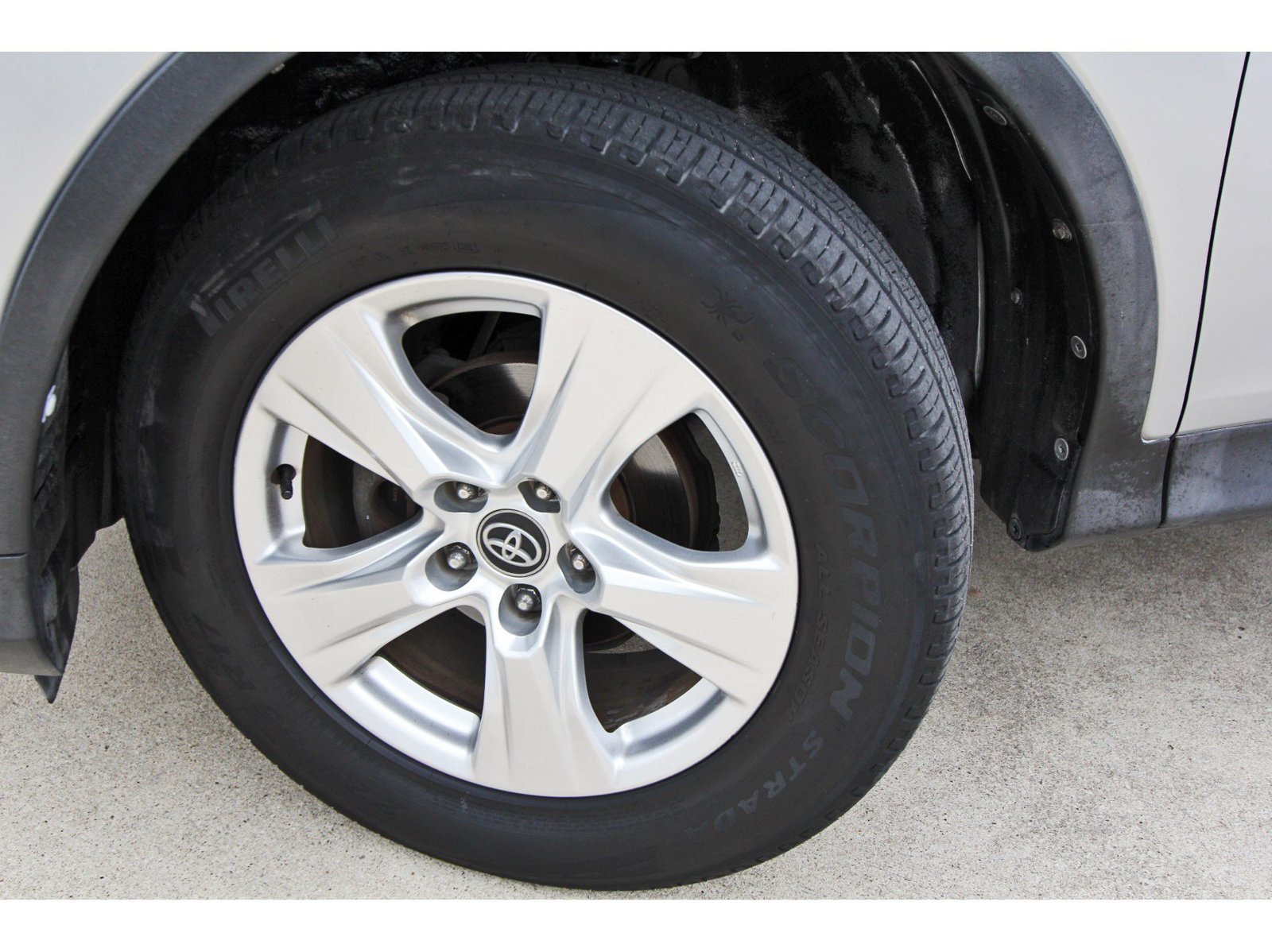 Used 2015 Toyota RAV4 LE FWD image 27