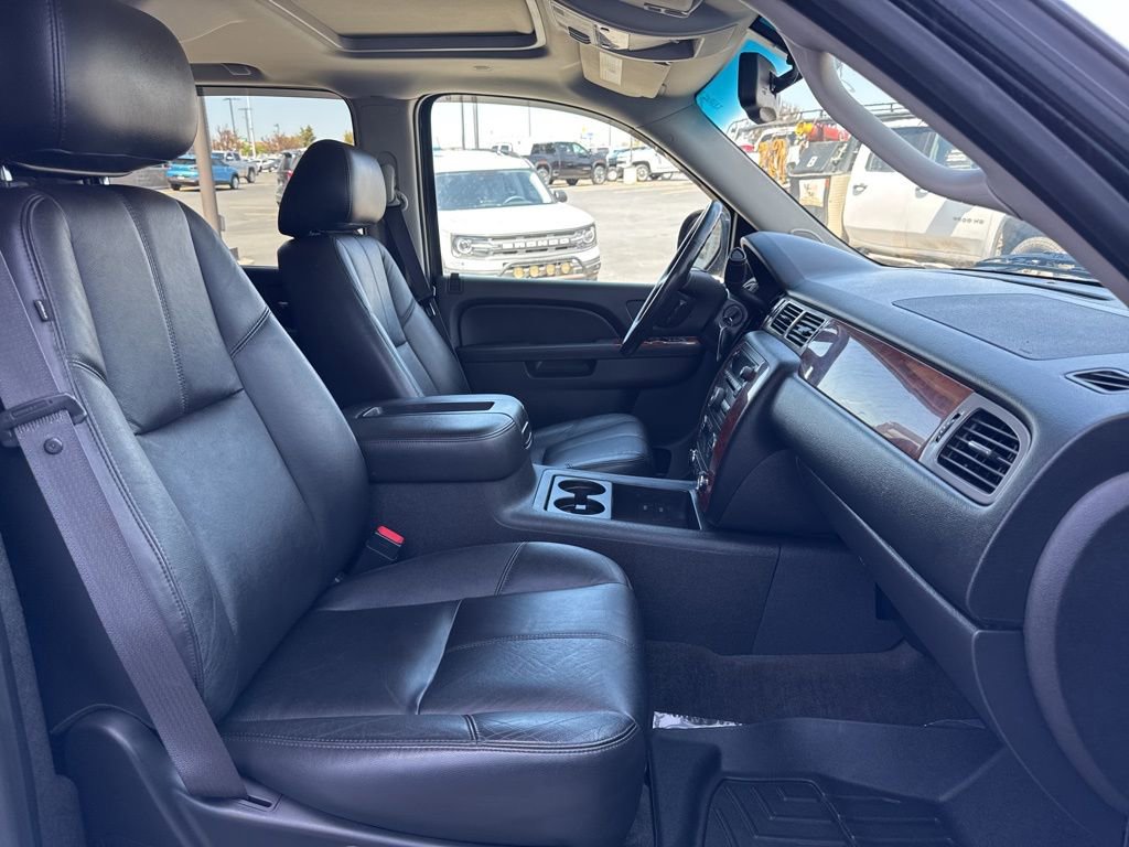Used 2012 Chevrolet Suburban LT AWD/4WD image 33