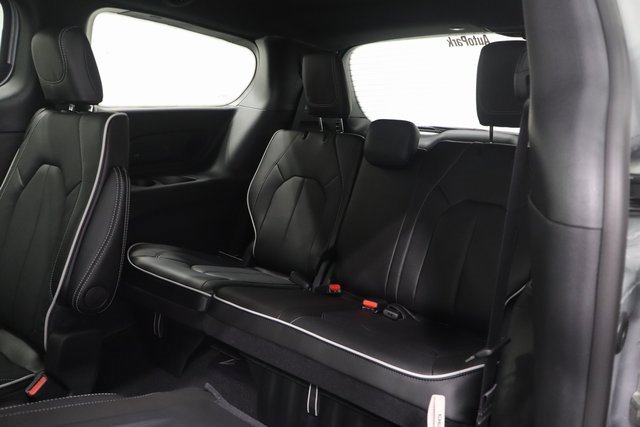 New 2026 Chrysler Pacifica Limited image 12
