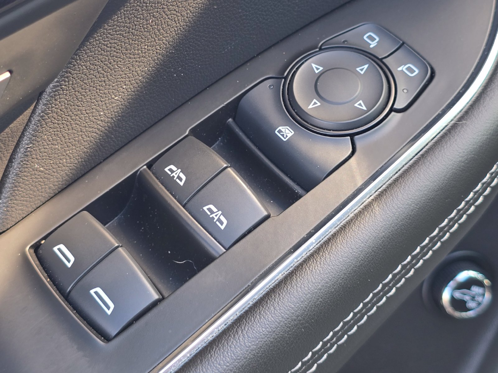 Used 2023 Buick Envision Essence AWD/4WD image 25