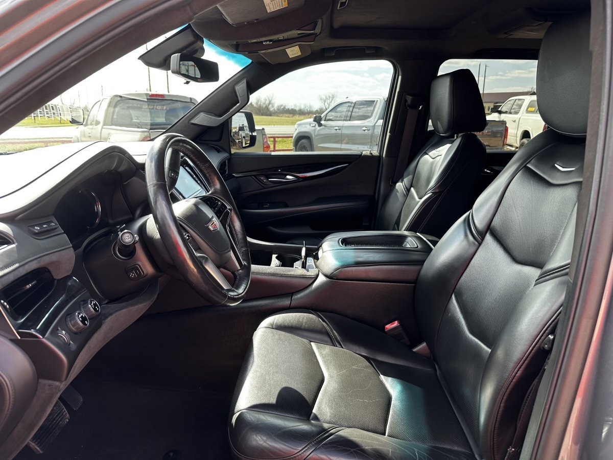 Used 2018 Cadillac Escalade Platinum AWD/4WD image 18