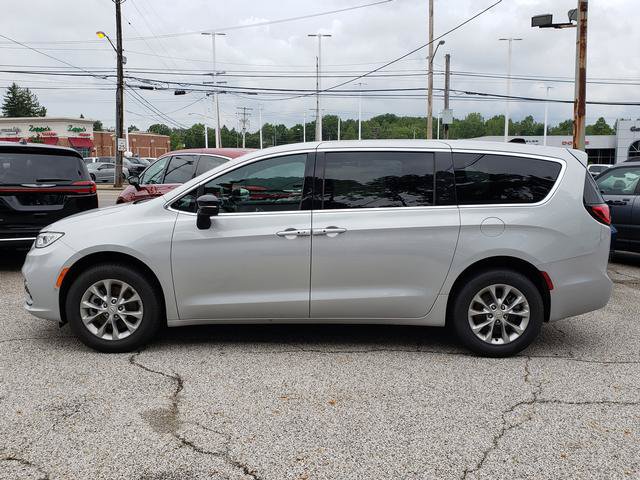 New 2026 Chrysler Pacifica Limited AWD/4WD image 2