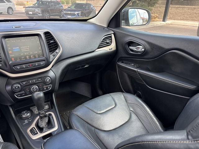Used 2015 Jeep Cherokee Limited w/ Luxury Group AWD/4WD image 31