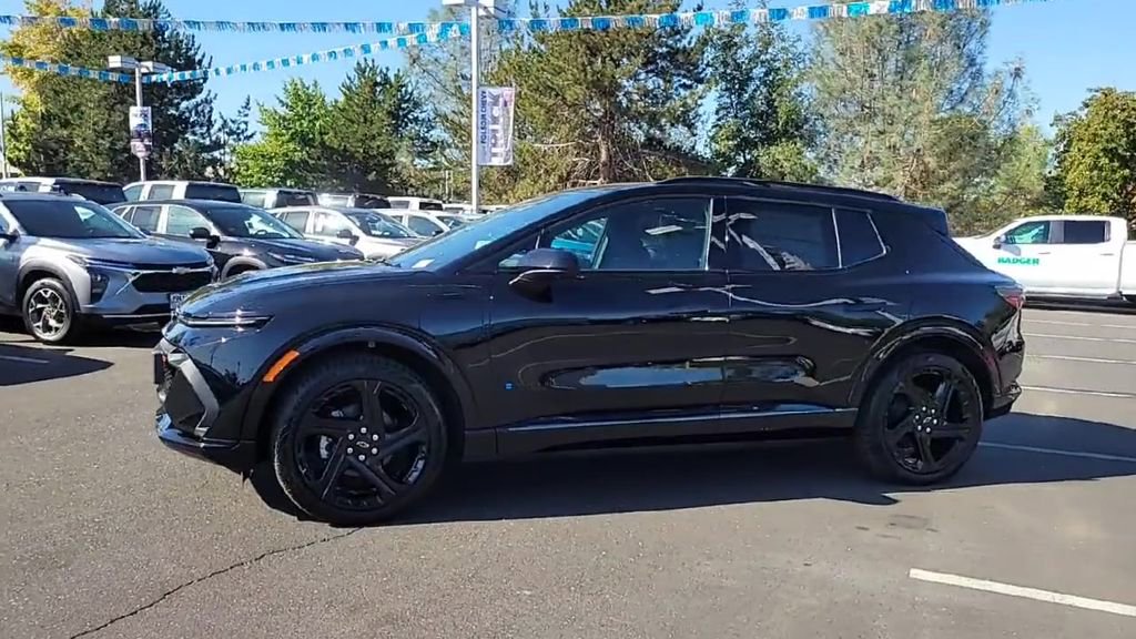 New 2026 Chevrolet Equinox EV RS image 5