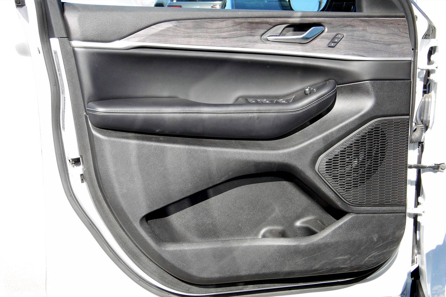 Used 2024 Jeep Grand Cherokee L Limited w/ Luxury Tech Group II image 19