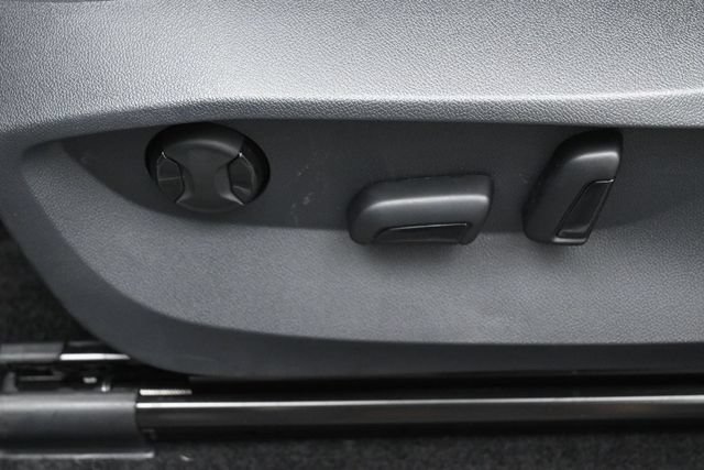 Used 2023 Volkswagen Tiguan SE w/ Panoramic Sunroof Package FWD image 10