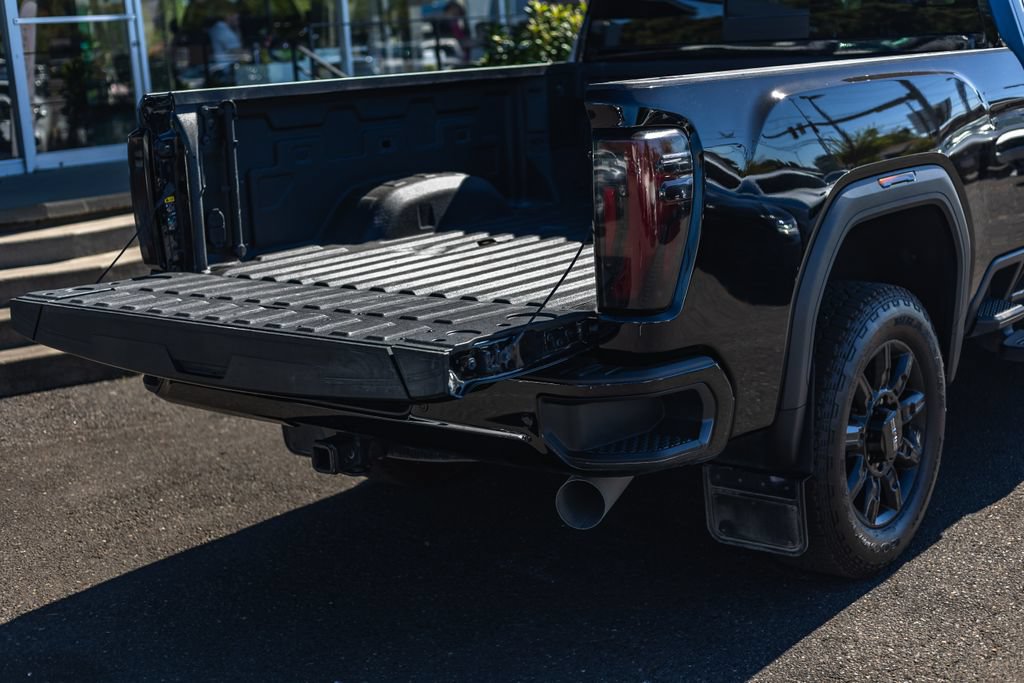 Used 2025 GMC Sierra 3500 AT4 w/ Technology Package AWD/4WD image 8