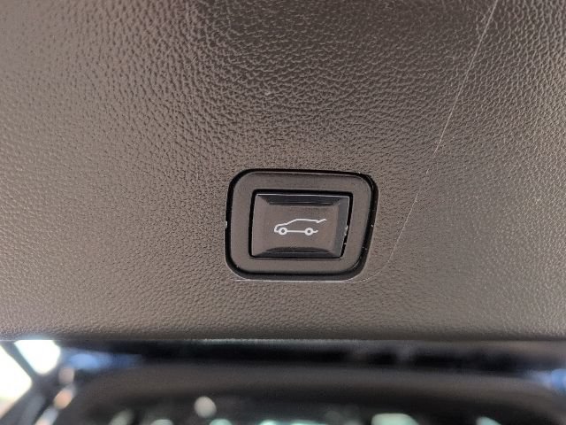 Used 2022 Chevrolet Traverse LT FWD image 42