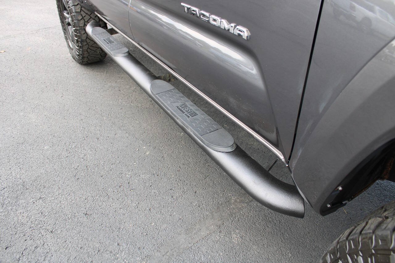 Used 2019 Toyota Tacoma TRD Sport AWD/4WD image 12