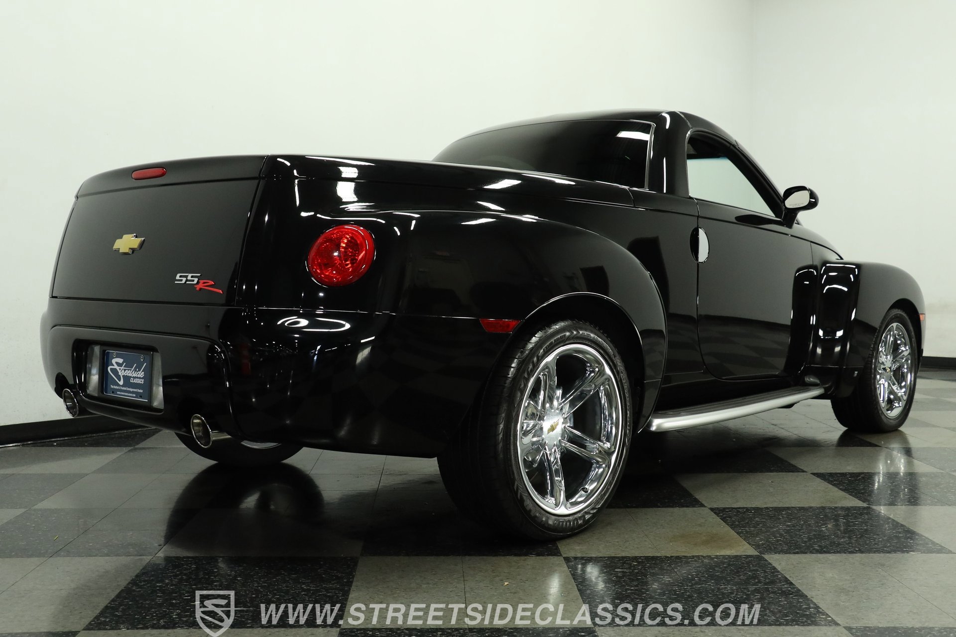 Used 2005 Chevrolet SSR w/ Preferred Equipment Group RWD image 26