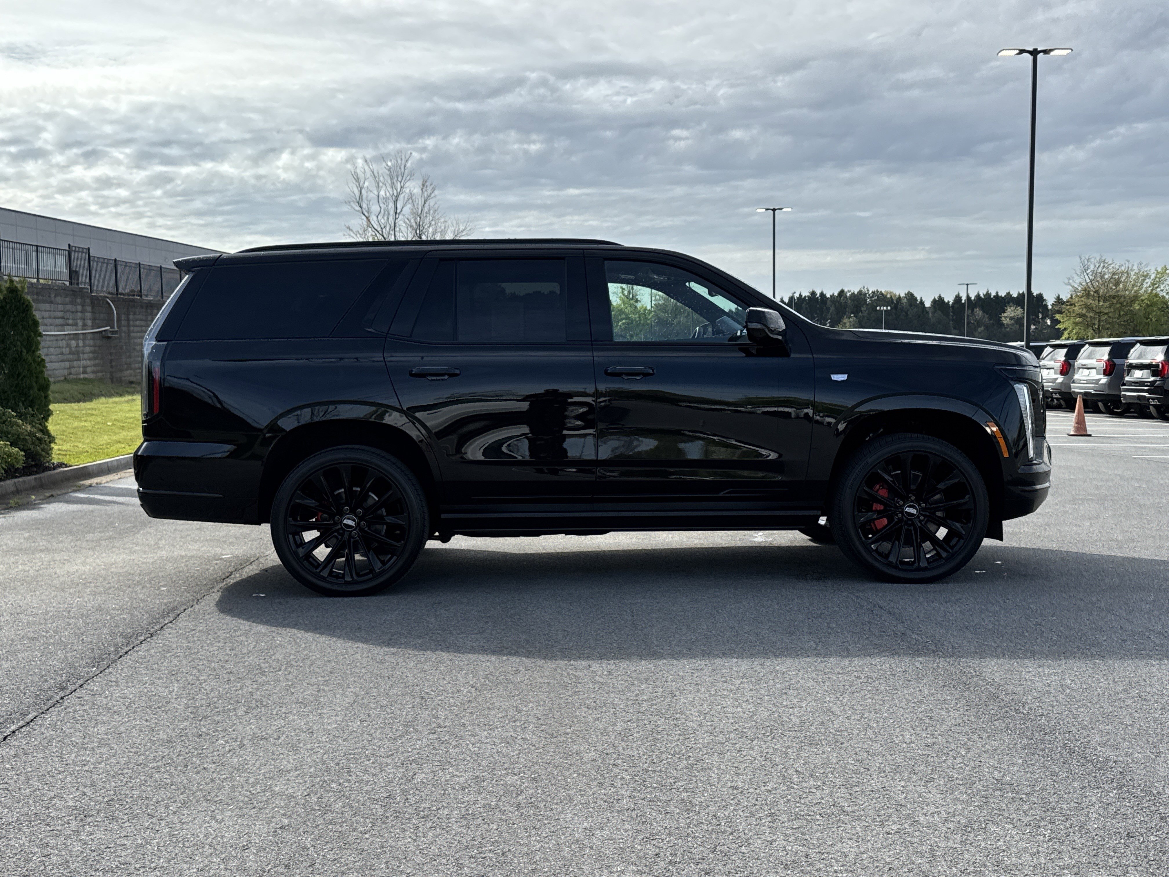 Used 2026 Cadillac Escalade Platinum Sport w/ LPO, ONYX Package image 11