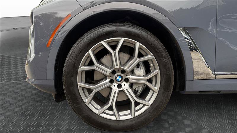 Used 2023 BMW X7 xDrive40i w/ Premium Package AWD/4WD image 9