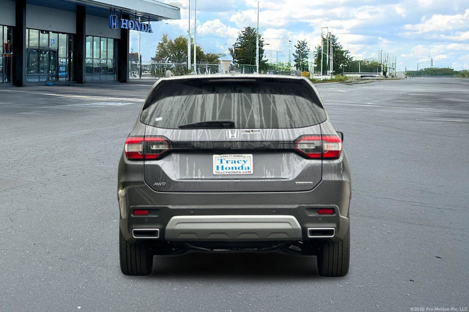 New 2025 Honda Pilot Touring image 5