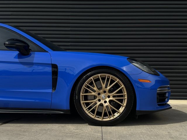Used 2023 Porsche Panamera GTS image 11