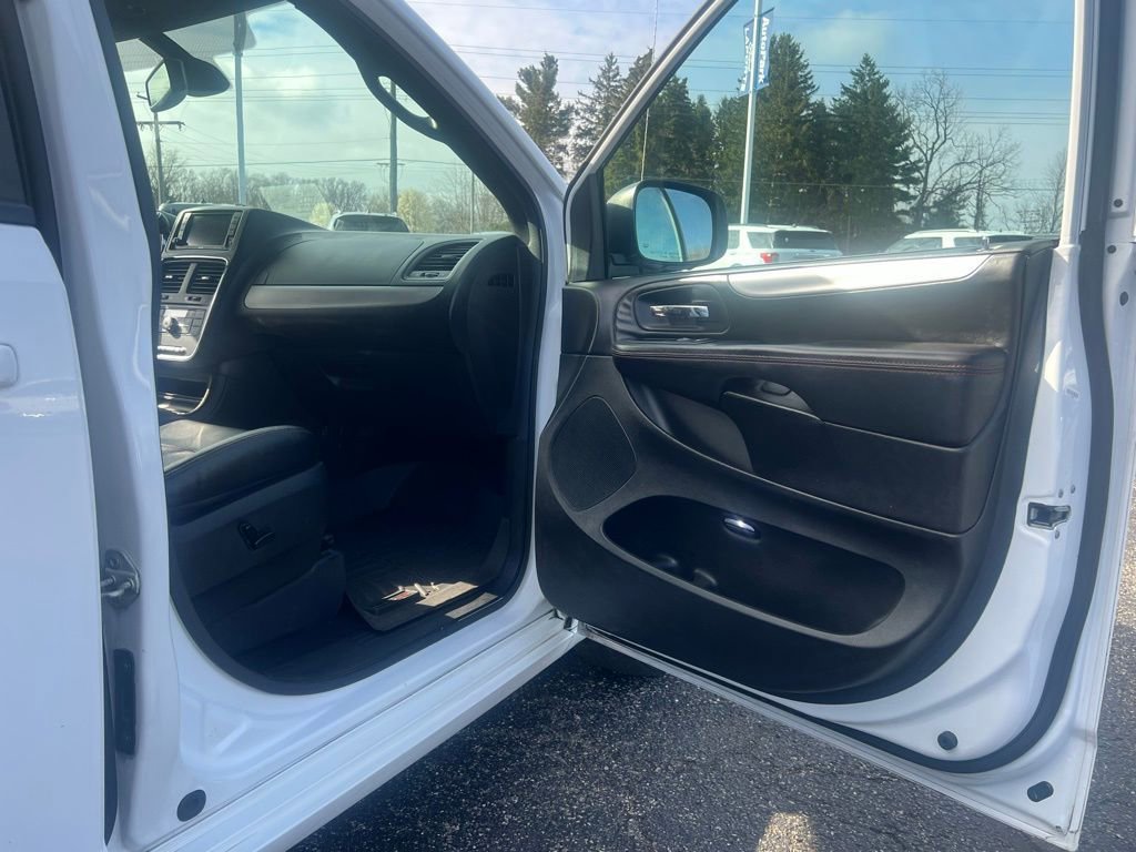 Used 2019 Dodge Grand Caravan GT image 40