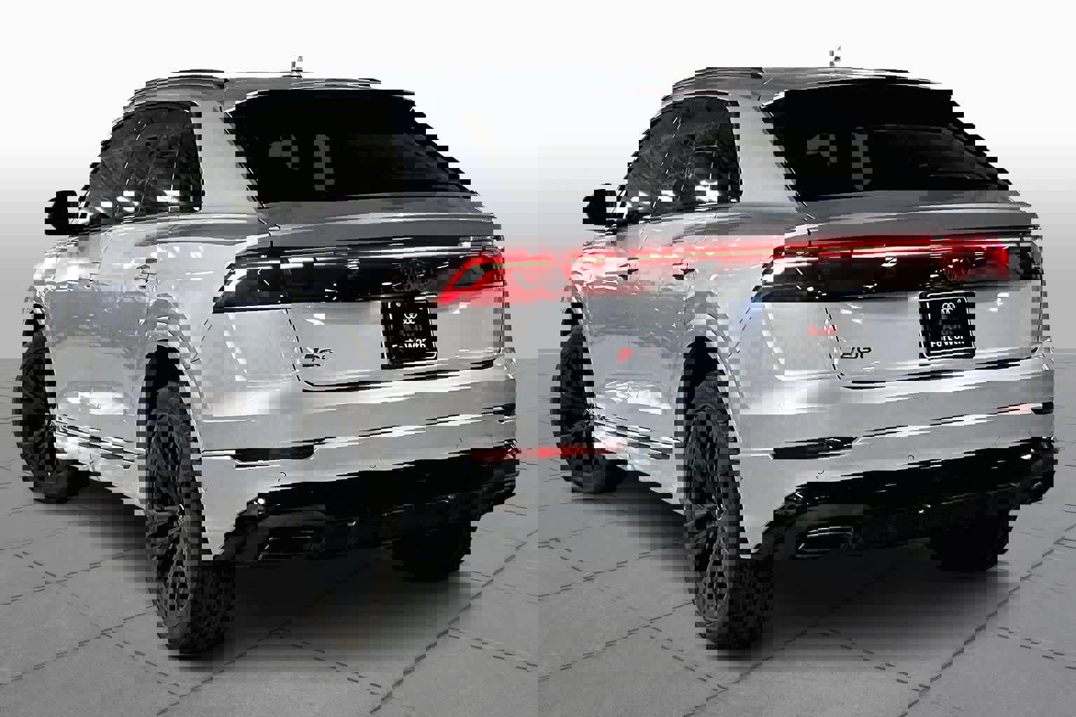 Used 2024 Audi Q8 Premium Plus w/ Premium Plus Package image 9