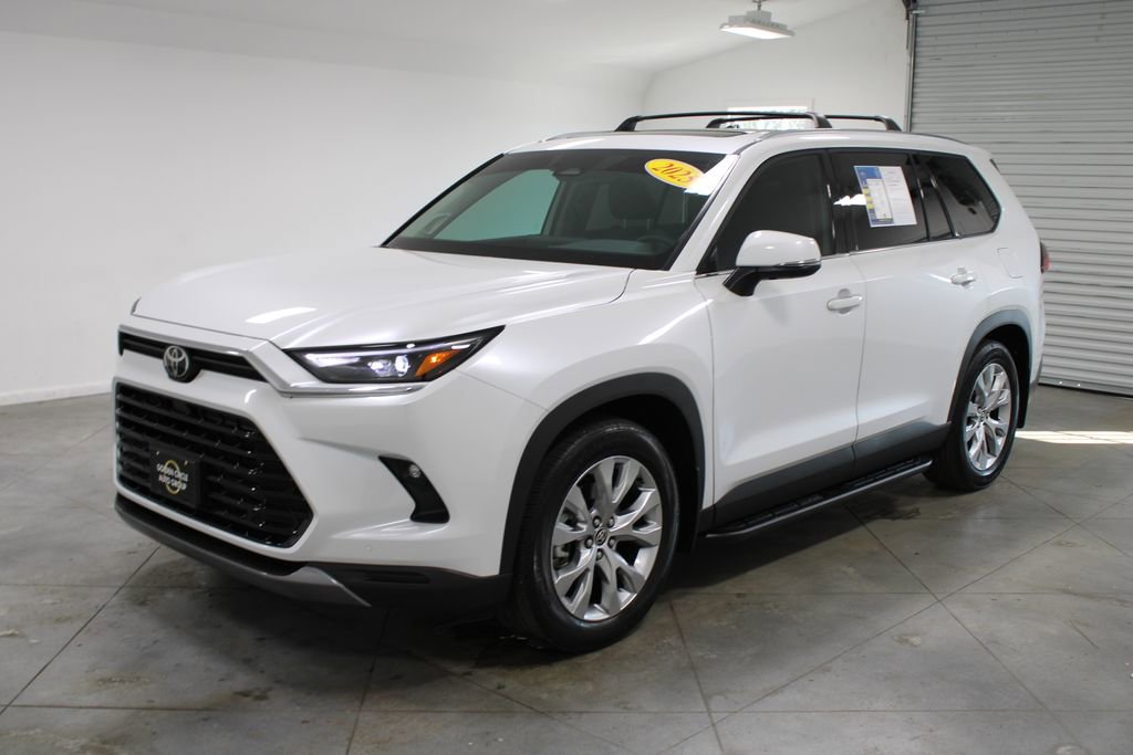 Used 2025 Toyota Grand Highlander Limited image 4