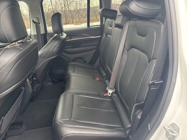 Used 2023 Jeep Grand Cherokee Limited AWD/4WD image 24
