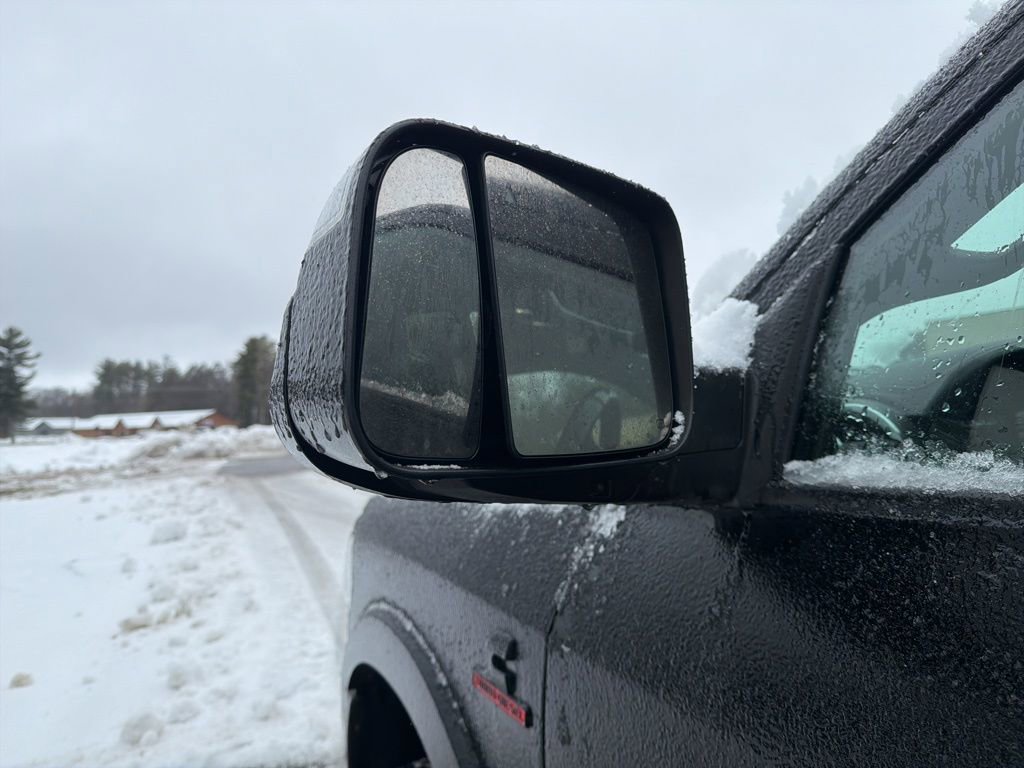 Used 2019 RAM 2500 Laramie w/ Black Appearance Package image 11