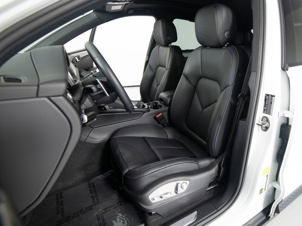 Certified 2026 Porsche Macan AWD/4WD image 15