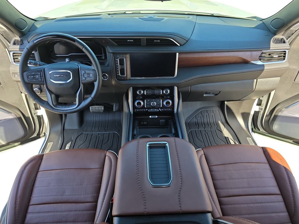 Used 2023 GMC Yukon Denali Ultimate w/ LPO, Floor Liner Package AWD/4WD image 9