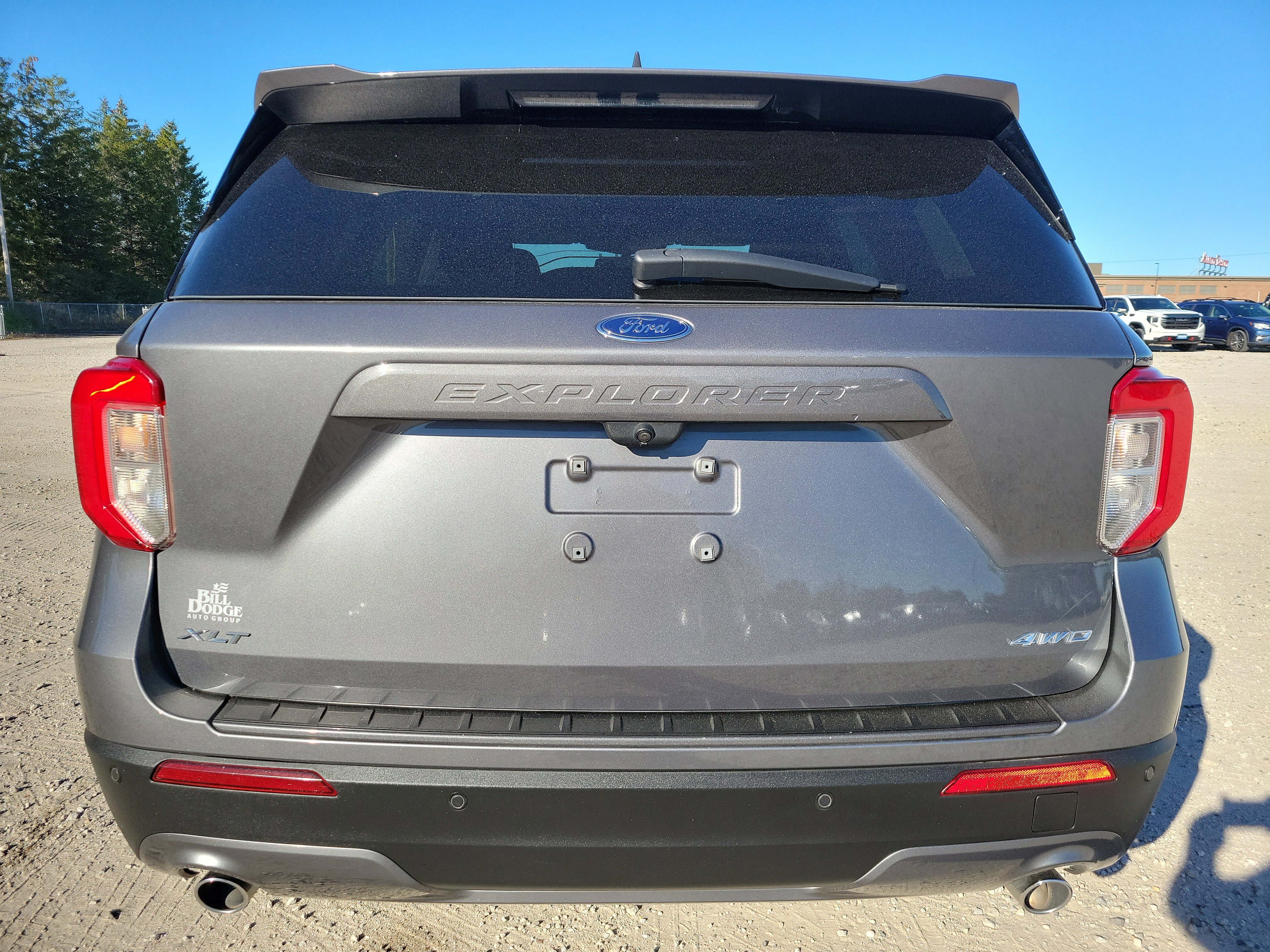 Used 2022 Ford Explorer XLT w/ Equipment Group 202A image 6