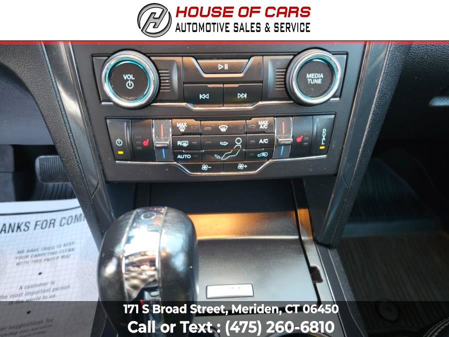 Used 2019 Ford Explorer XLT w/ Equipment Group 202A AWD/4WD image 32