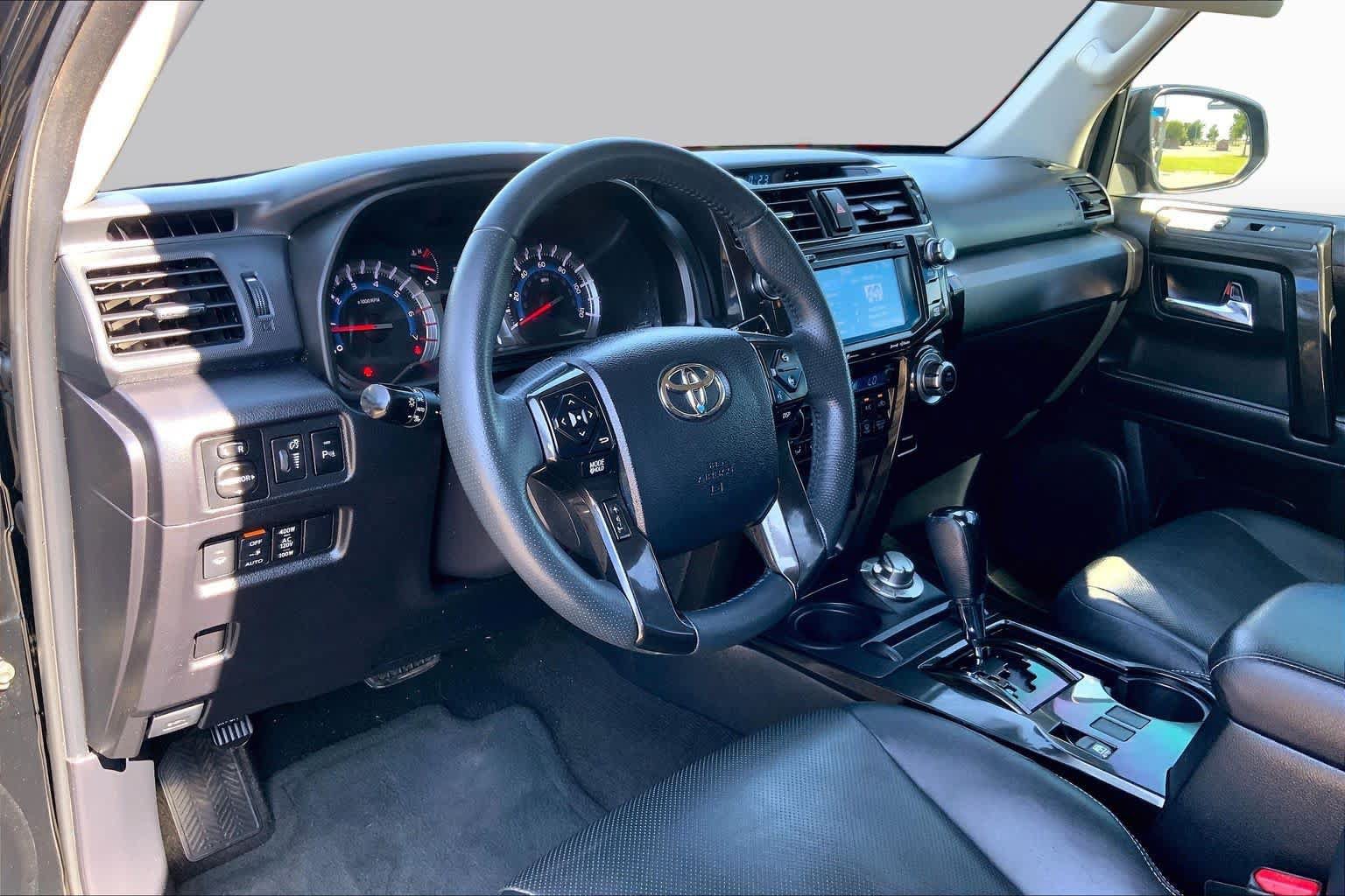 Used 2019 Toyota 4Runner Limited AWD/4WD image 18