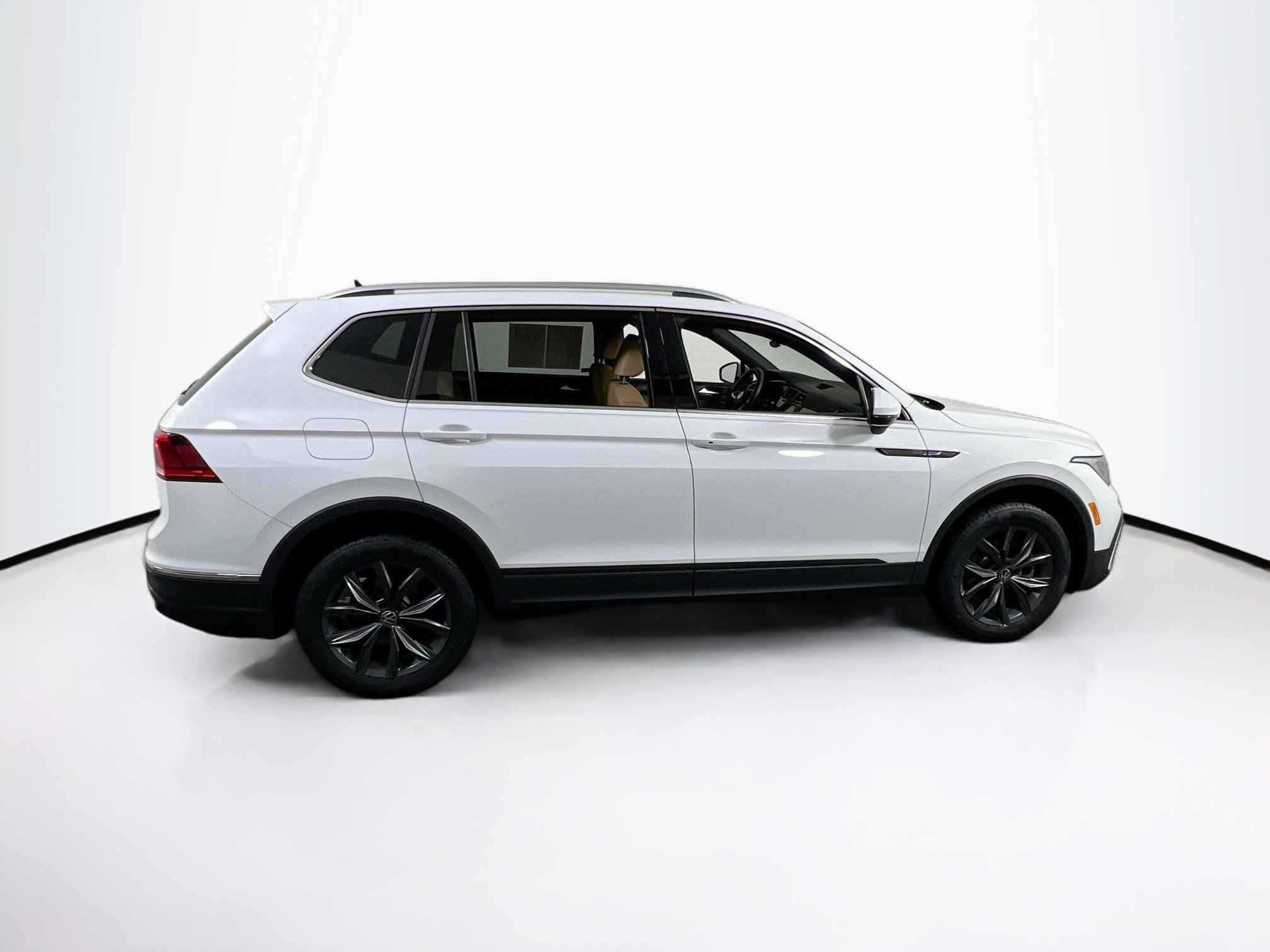 Used 2022 Volkswagen Tiguan SE AWD/4WD image 4